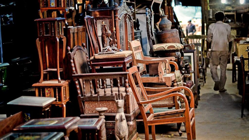 How to Buy and Sell Old Furniture